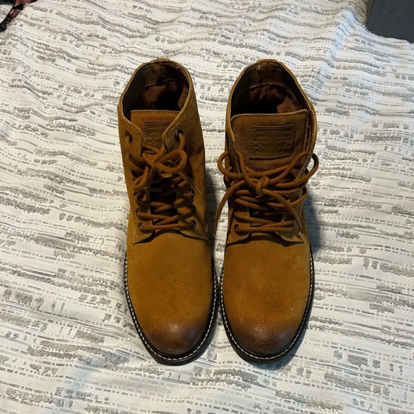 Levi's Brown Lace-Up Men's Boots - Picture 1 of 5
